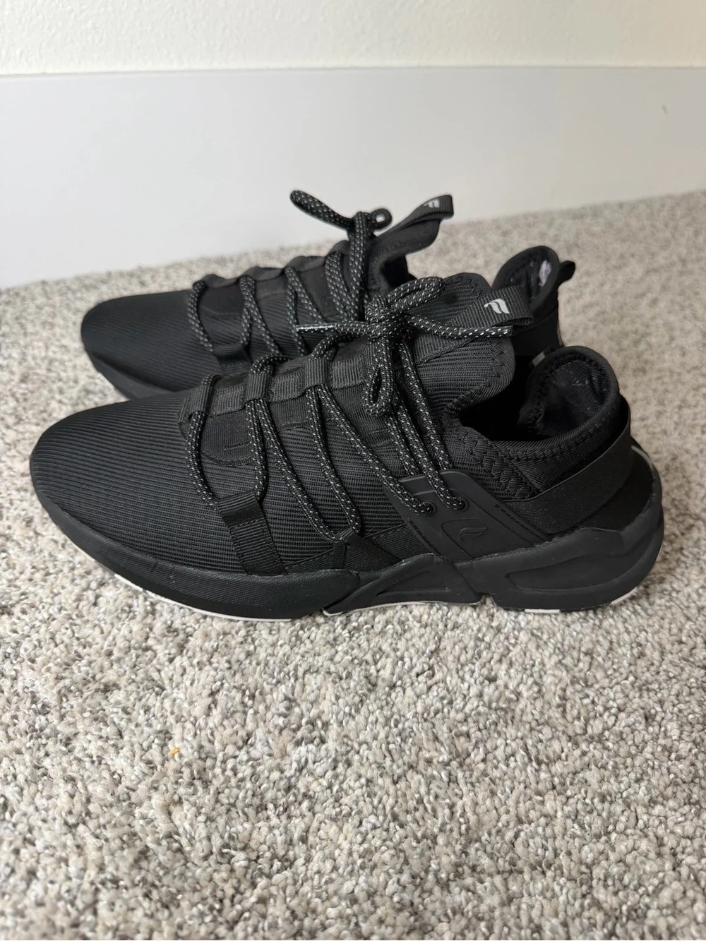 Like New Fabletics Marin Performance Sneaker Size 9